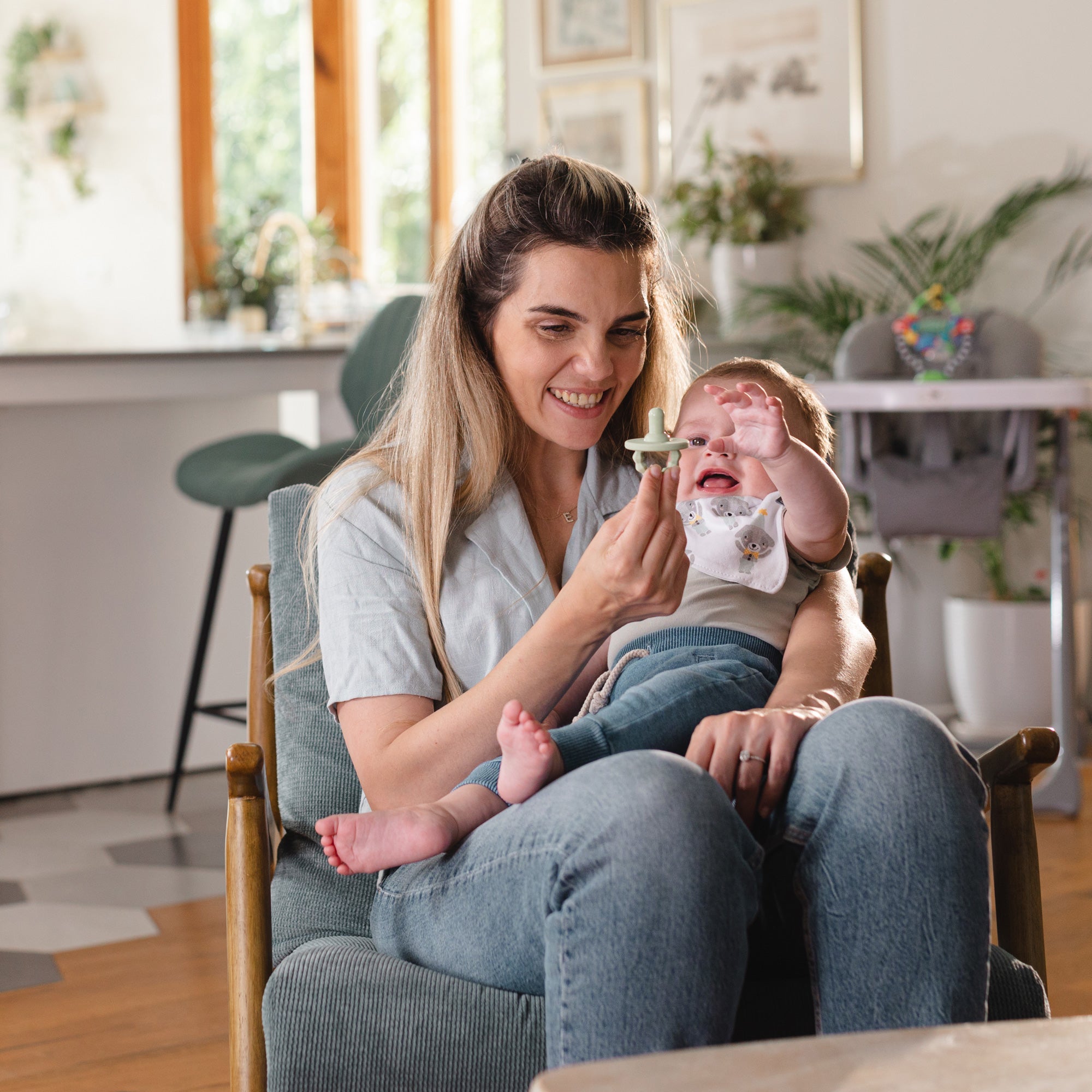 Pacifier Buying Guide Binky Types, Sizes & Shapes Nuby US