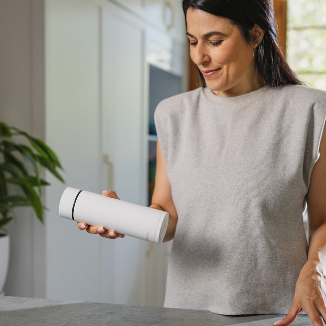 NIP Cool Twister: Bottle Water Cooler, Cools Boiling Water in 80 Seconds at  Drinking Temperature, for Baby Bottles and Powdered Milk Food, 0 M+ :  Nürnberg Gummi Babyartikel GmbH & Co. KG 