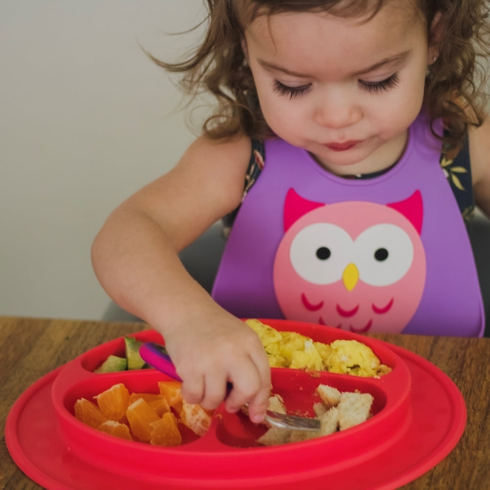 On-the-Go 3D Silicone Feeding Bib - Nuby US