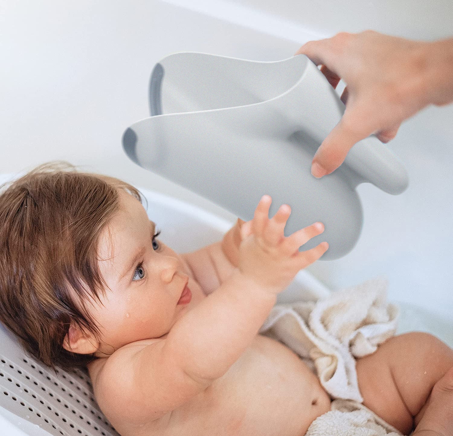 Tear-Free Rinse Pail - Nuby US